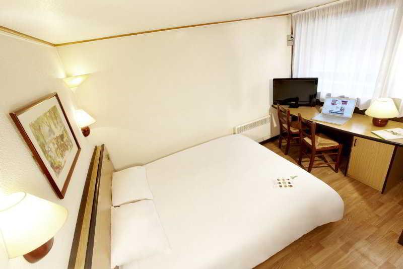 Kyriad Direct Marseille Ouest - مارتيج المظهر الخارجي الصورة