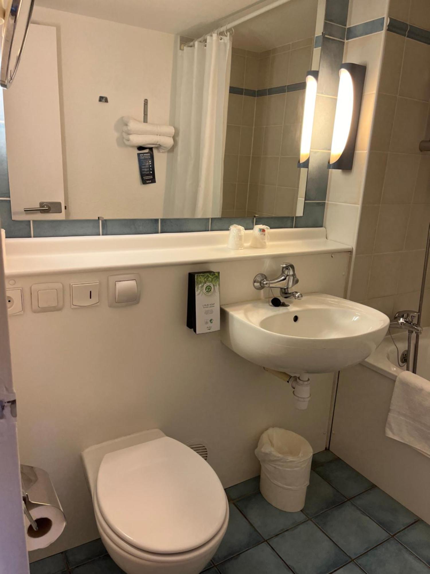 Kyriad Direct Marseille Ouest - مارتيج المظهر الخارجي الصورة
